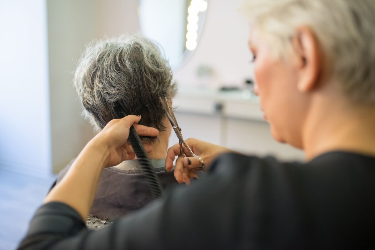 dégradé naturel cheveux parler coiffeur éviter