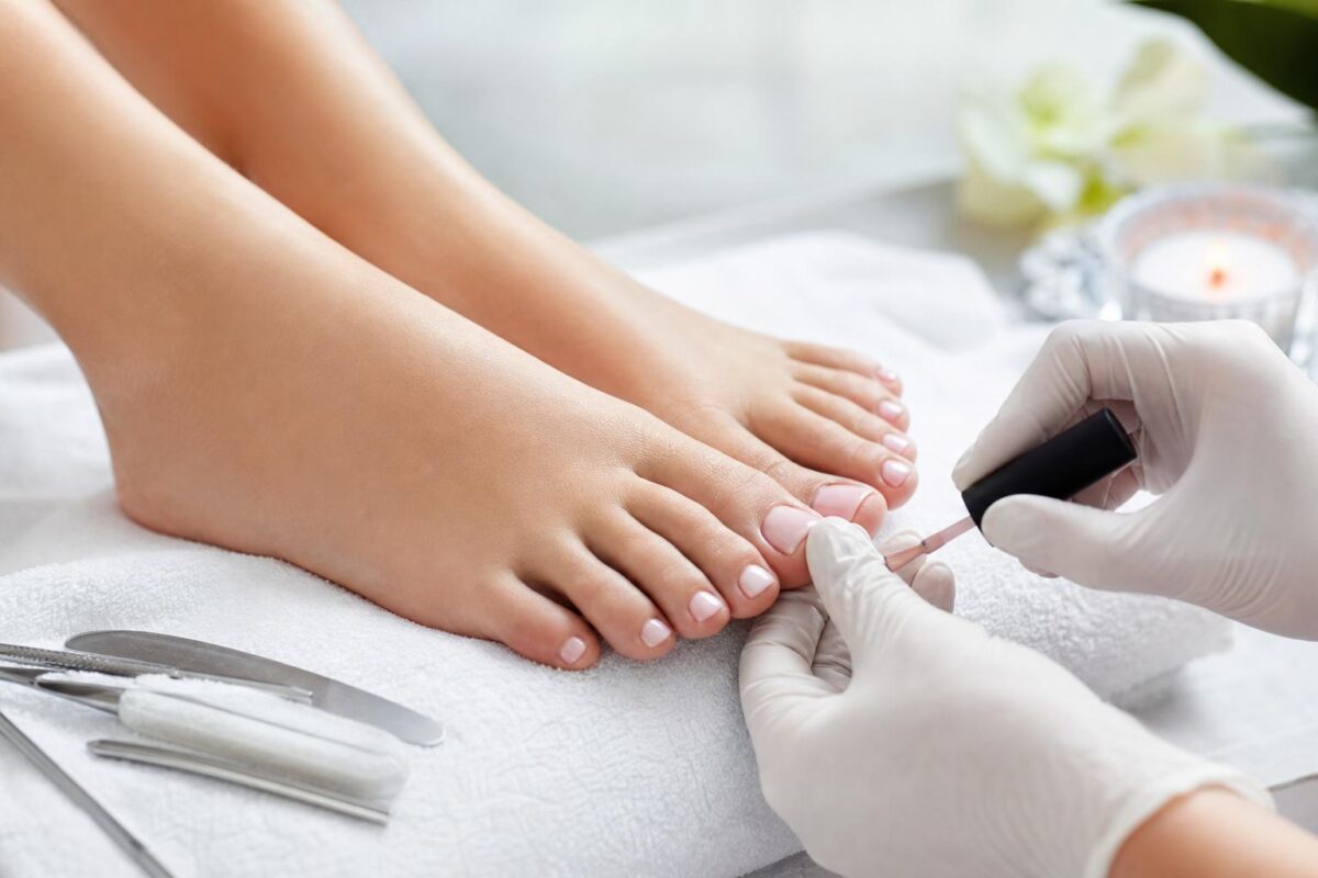 Pieds parfaits : guide annuel du soin des ongles pour éviter les pièges invisibles