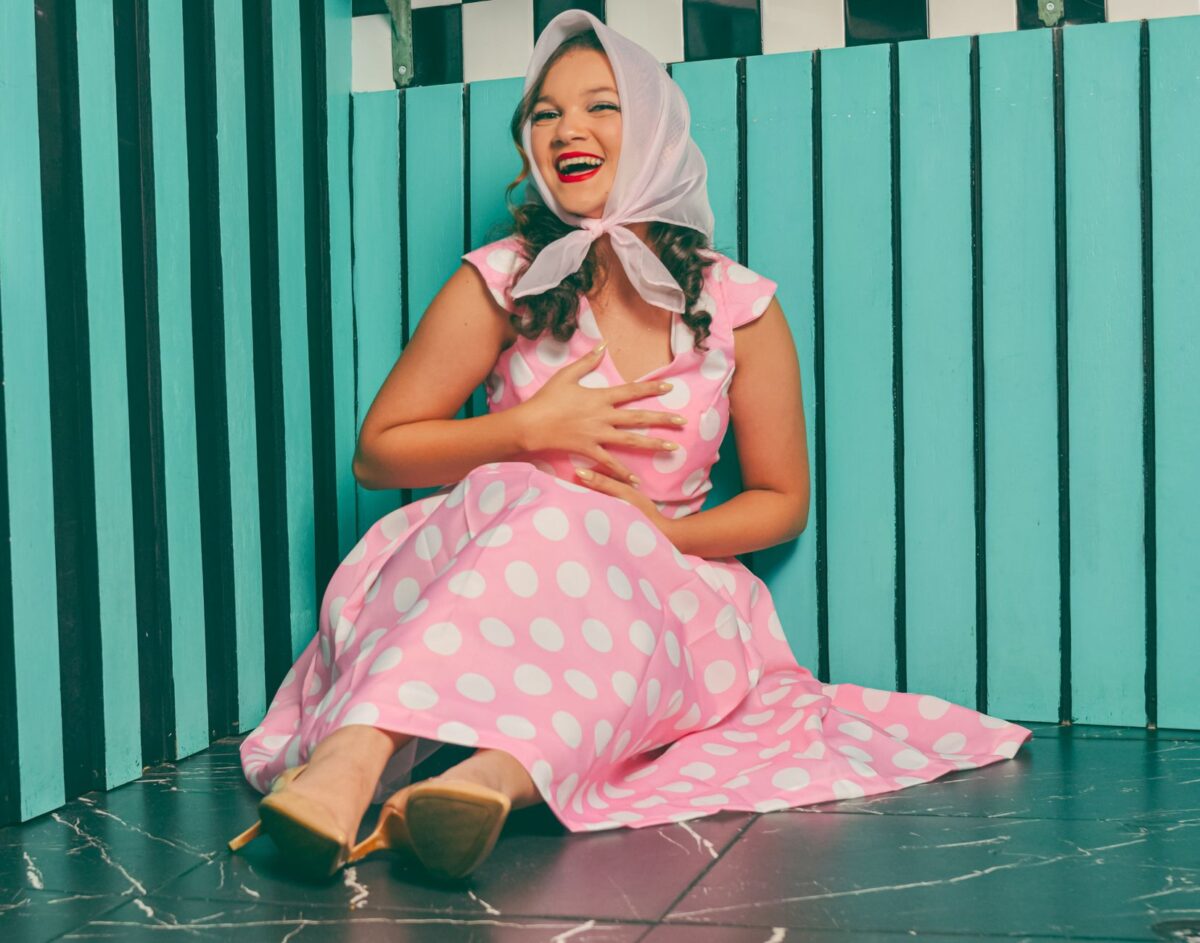 coiffures années goût victory rolls chignon