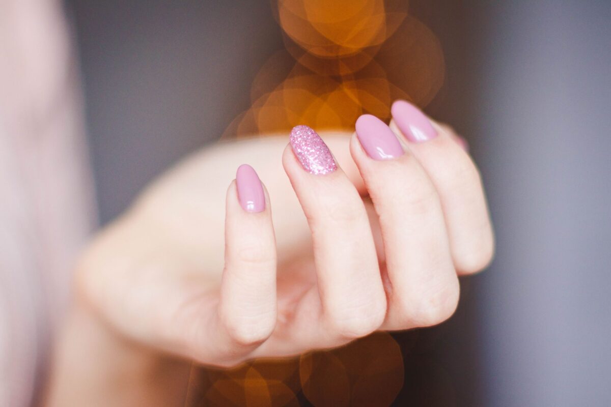 ongles naturels élégance teinte nude met